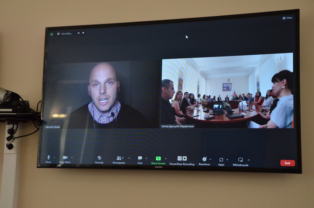 Xarici dildə tədris aparan 23 müəllimə sertifikat təqdim edilib