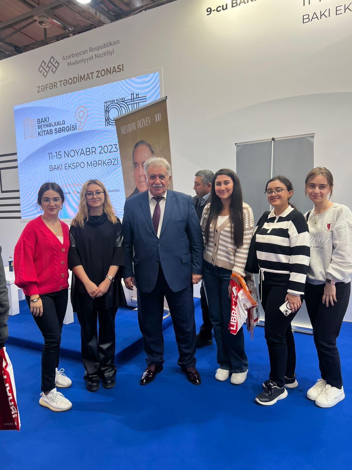 Dövlər İdarəçilik Akademiyasının tələbələri 9-cu Bakı Beynəlxalq Kitab Sərgisində iştirak ediblər