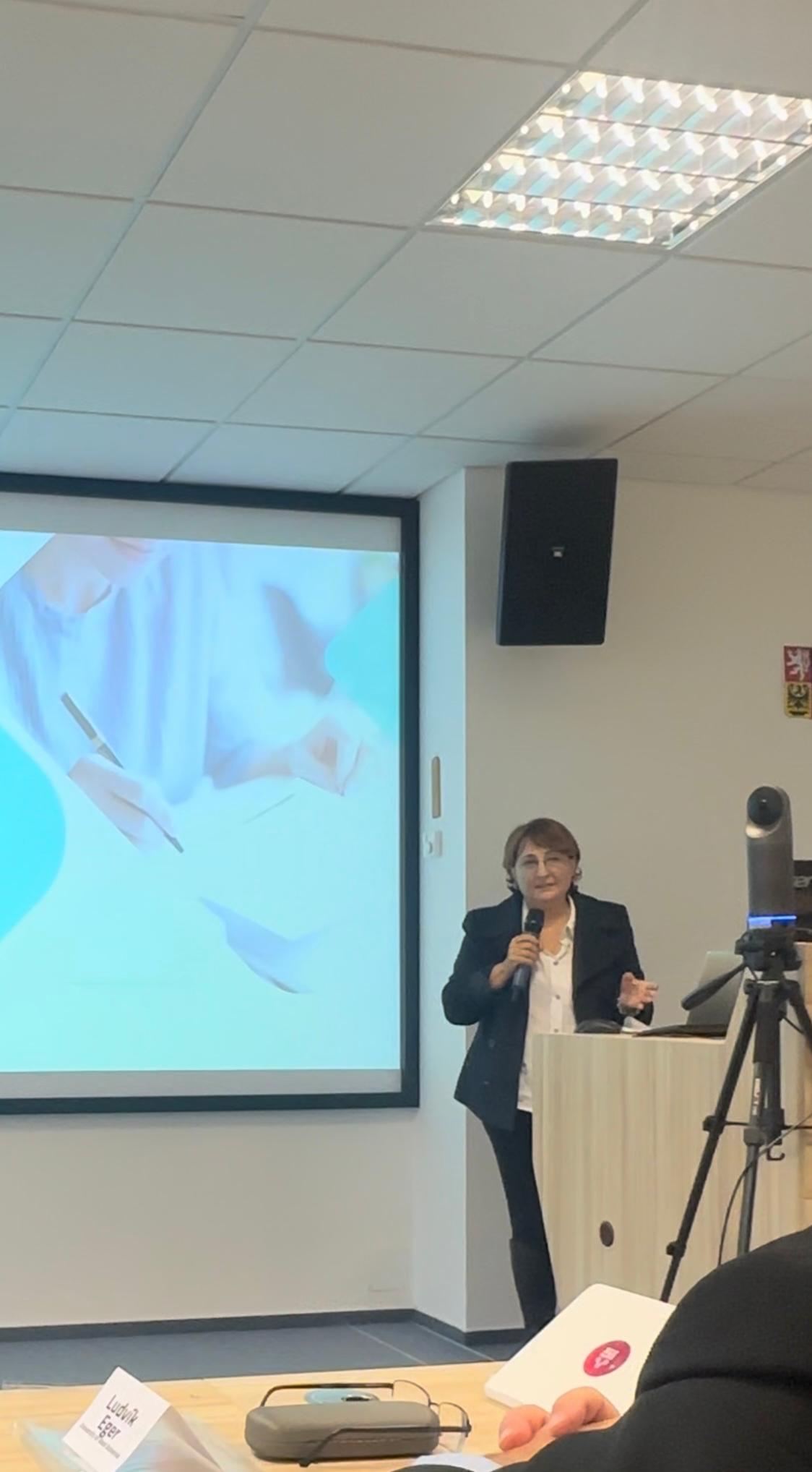 Dövlət Idarəçilik Akademiyasının professoru beynəlxalq elmi konfransda çıxış edib