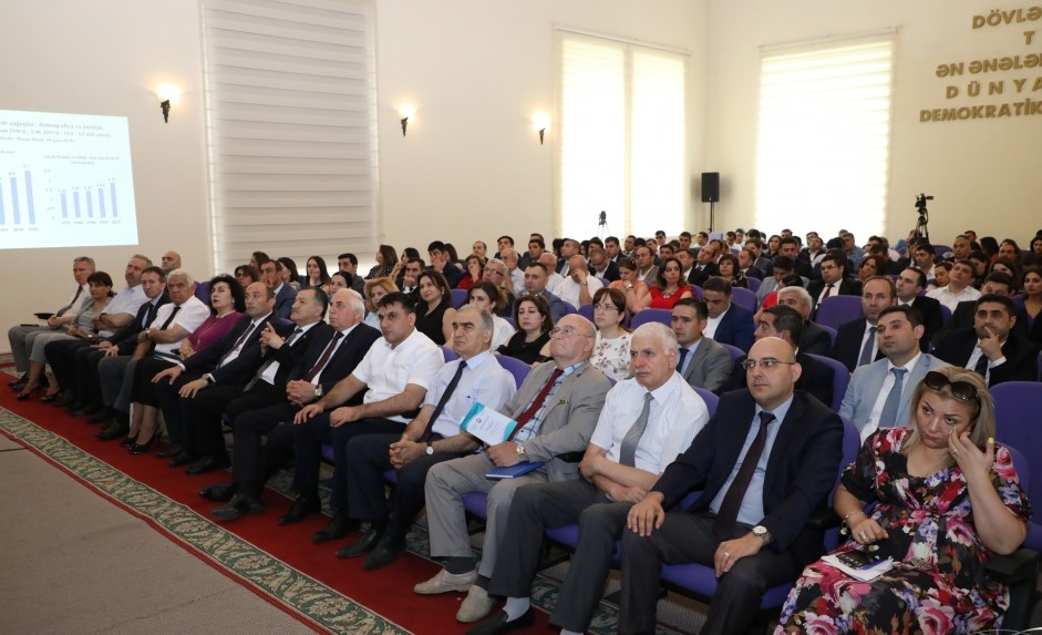 Dövlət İdarəçilik Akademiyasında elmi-praktik konfrans: “Dövlət qulluğunun aktual problemləri”