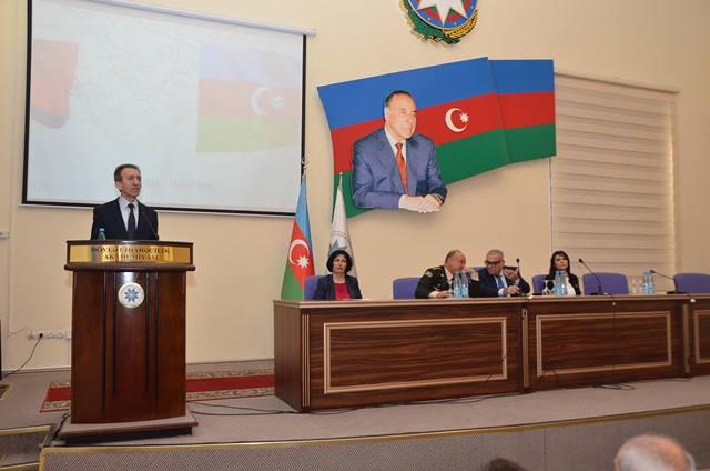 Dövlət İdarəçilik Akademiyasında Azərbaycanın Dövlət Bayrağı Gününə həsr edilən elmi-praktik konfrans