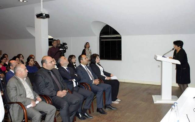 “Cümhuriyyətə gedən yol” mövzusunda konfransda elmi məruzələr dinlənilib