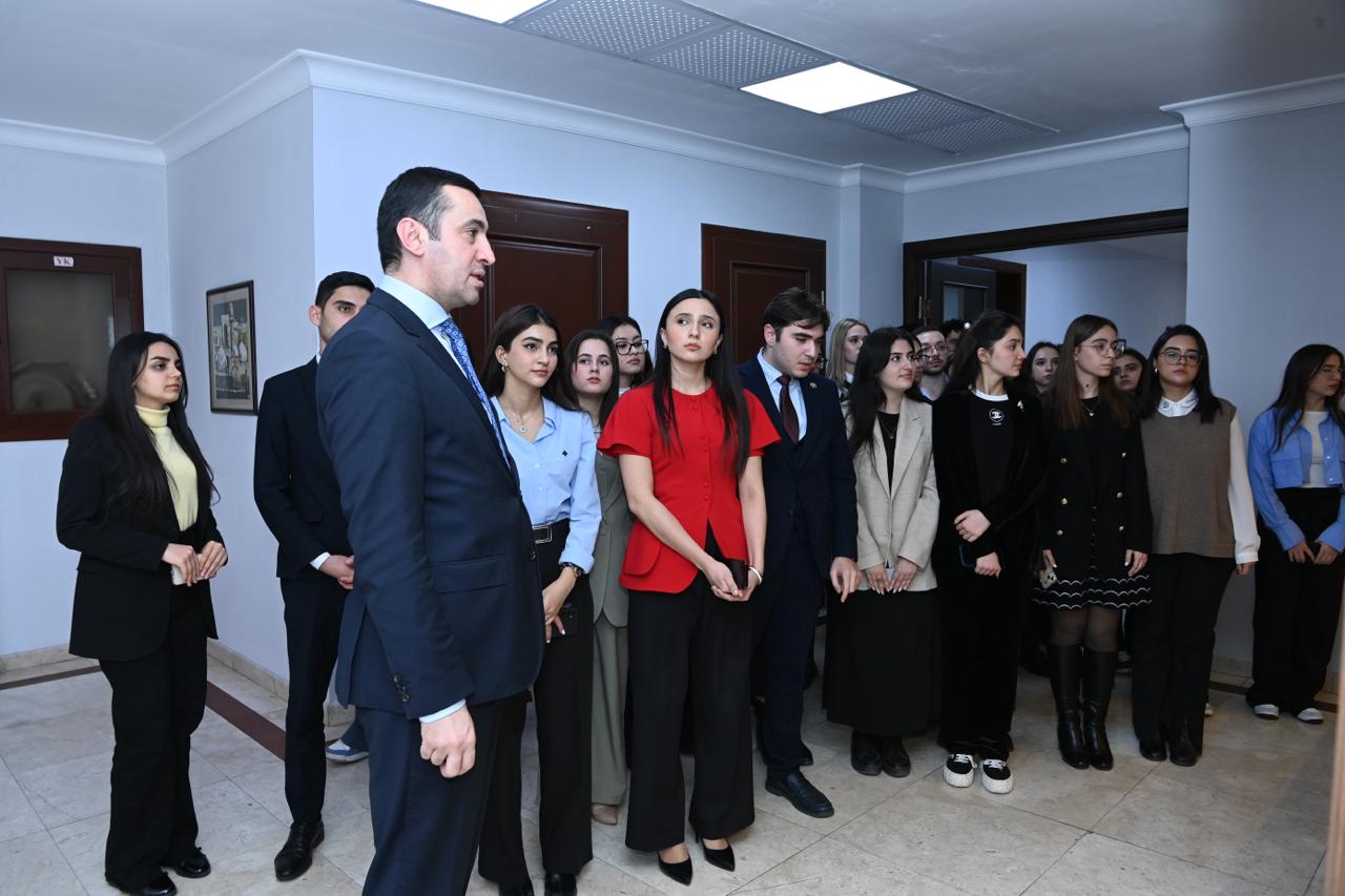 Dövlət İdarəçilik Akademiyasının tələbələrinin Xarici İşlər Nazirliyinə səfərinə dair mətbuat məlumatı