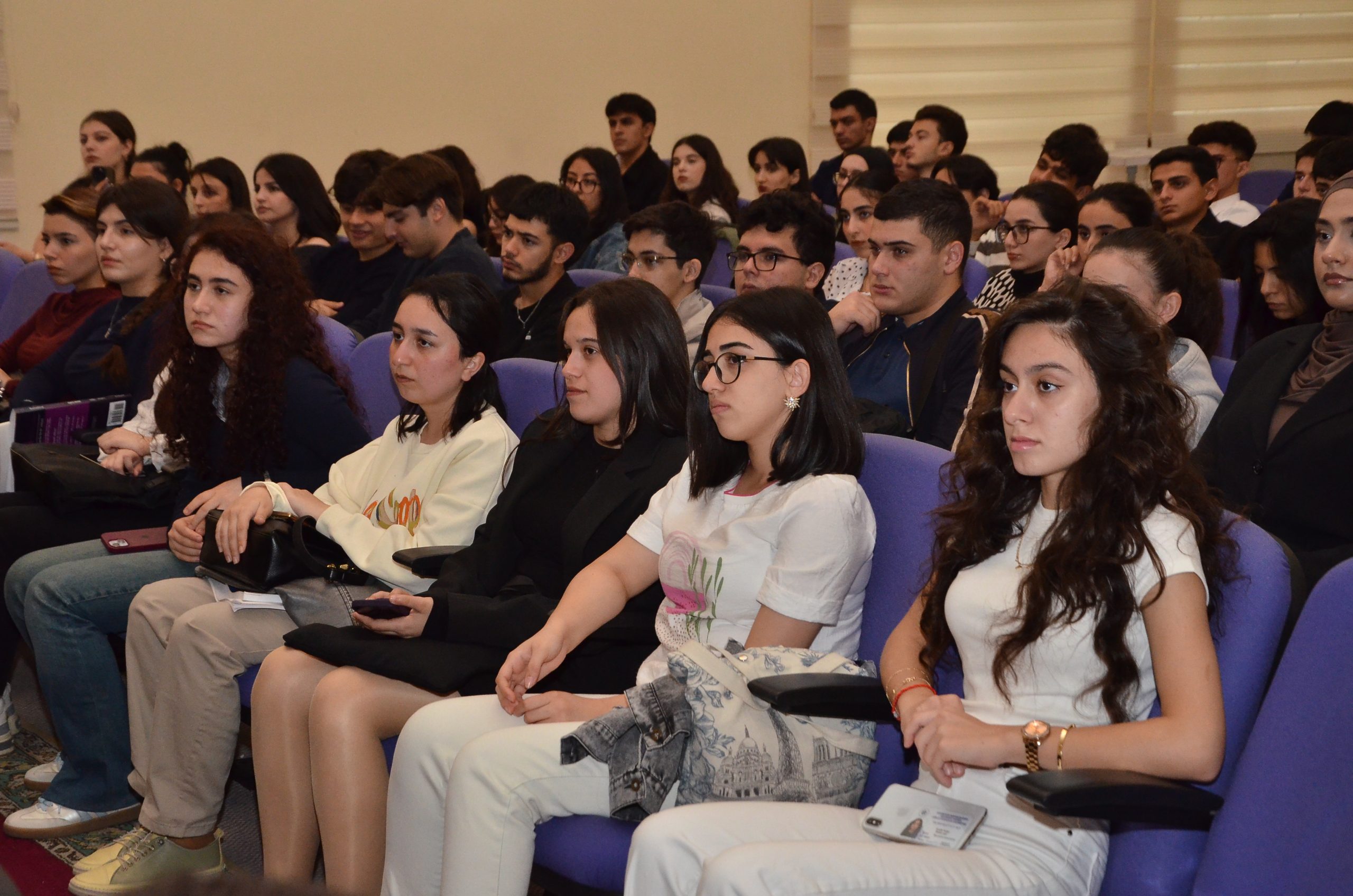 "Beynəlxalq münasibətlər tarixi" adlı 5 cildlik dərslik kitabının təqdimatı baş tutmuşdur.