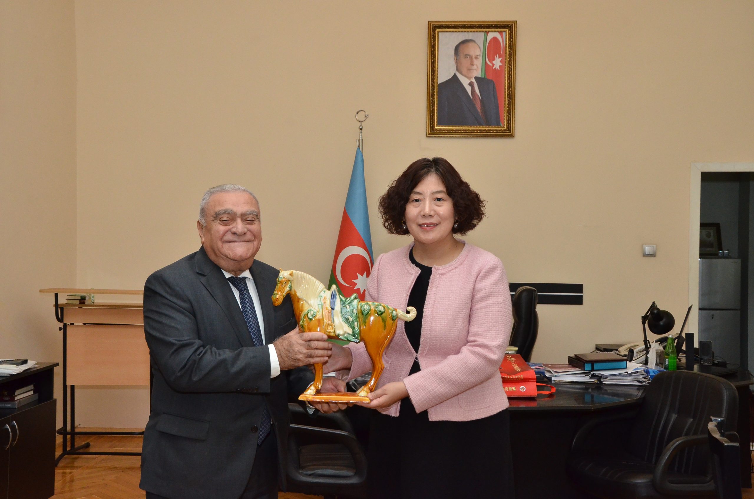 Çin Xalq Respublikasının ölkəmizdəki fövqəladə və səlahiyyətli səfiri Lu Mey Dövlət İdarəçilik Akademiyasında olub