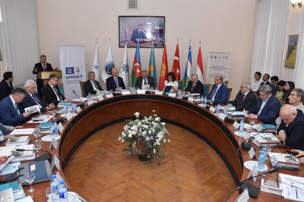 Bakıda qədim türk əlifbasının oxunmasının 130 illiyinə həsr olunmuş beynəlxalq konfrans keçirilib