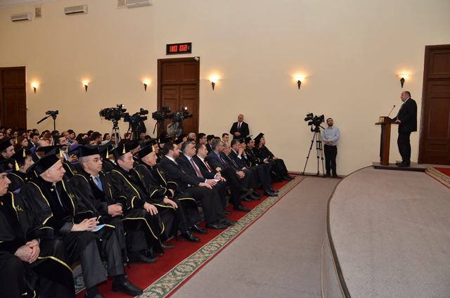 Gürcüstan Prezidentinə Dövlət İdarəçilik Akademiyasının fəxri doktoru adı verilib