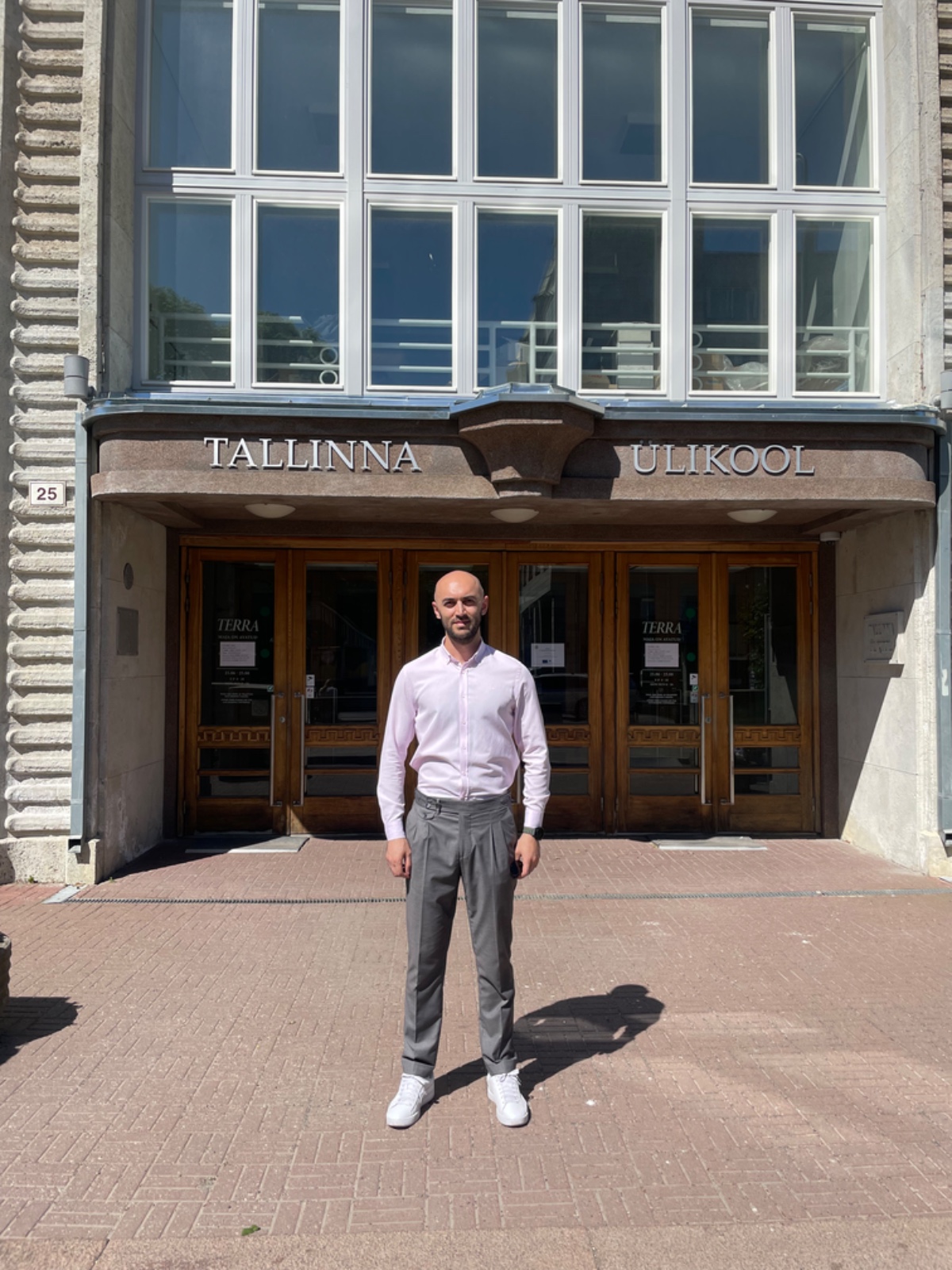 DİA-nın müəllimi xarici ölkələrdən olan tələbələrinə akademik mühazirələr keçirmişdi