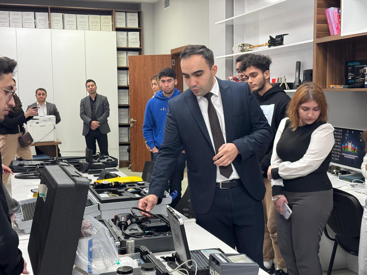 Azərbaycan Respublikasının Prezidenti yanında Dövlət İdarəçilik Akademiyasının tələbələrinə  Baş Prokurorluğun əməkdaşı tərəfindən praktiki məşğələ keçirilmişdir