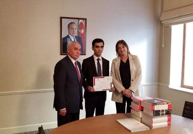 Dövlət İdarəçilik Akademiyasının tələbəsi Cenevrə şəhərində səfərdə olmuşdur