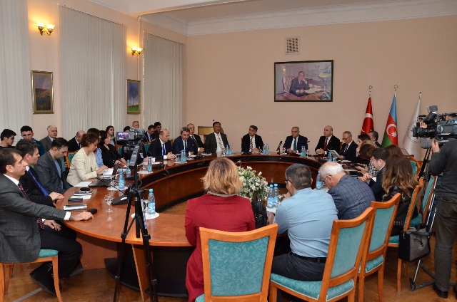 DİA-da "Regional davamlı inkişafın idarə edilməsində enerji və nəqliyyat" mövzusunda beynəlxalq konfrans keçirilib