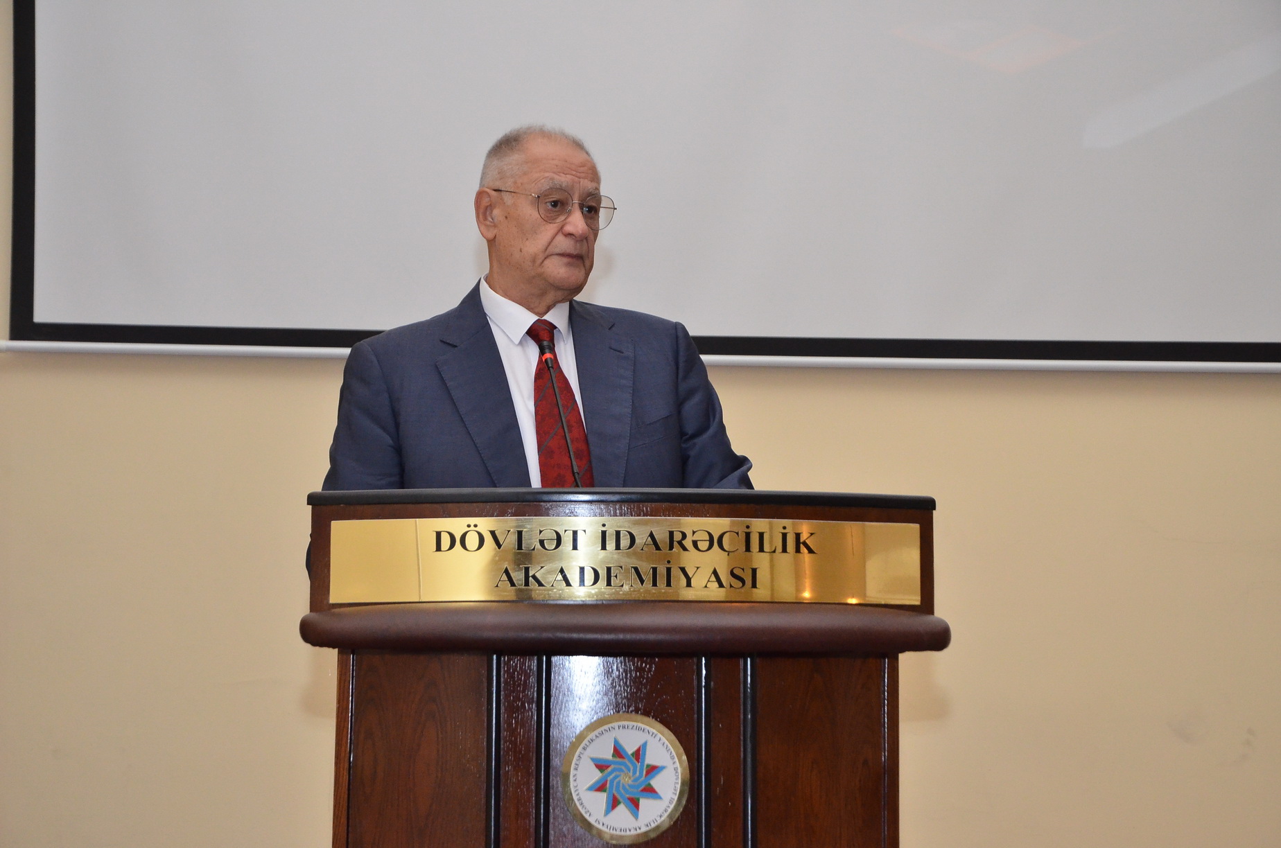 "Beynəlxalq münasibətlər tarixi" adlı 5 cildlik dərslik kitabının təqdimatı baş tutmuşdur.