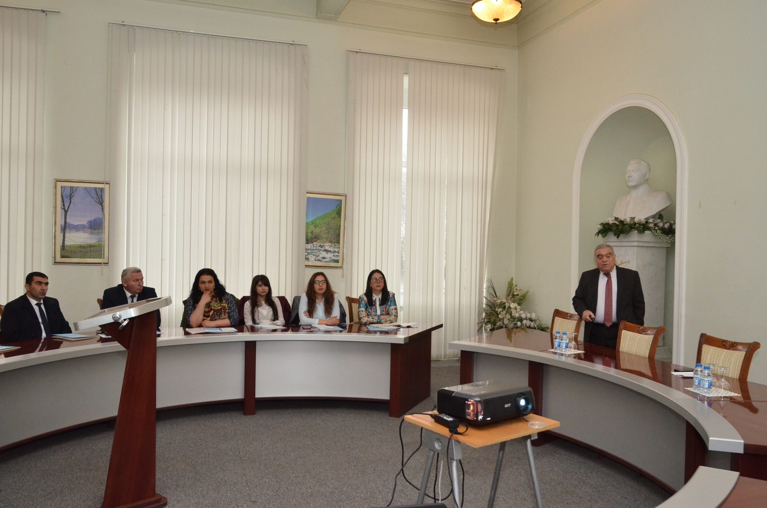 Dövlət İdarəçilik Akademiyasında Ekologiya və Təbii Sərvətlər Nazirliyində çalışan dövlət qulluqçuları üçün ixtisasartırma kursu təşkil edilib