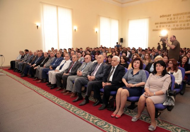 Mayın 23-də təhsilin magistr pilləsini bitirən dövlət qulluqçularına diplomlar təqdim olunub