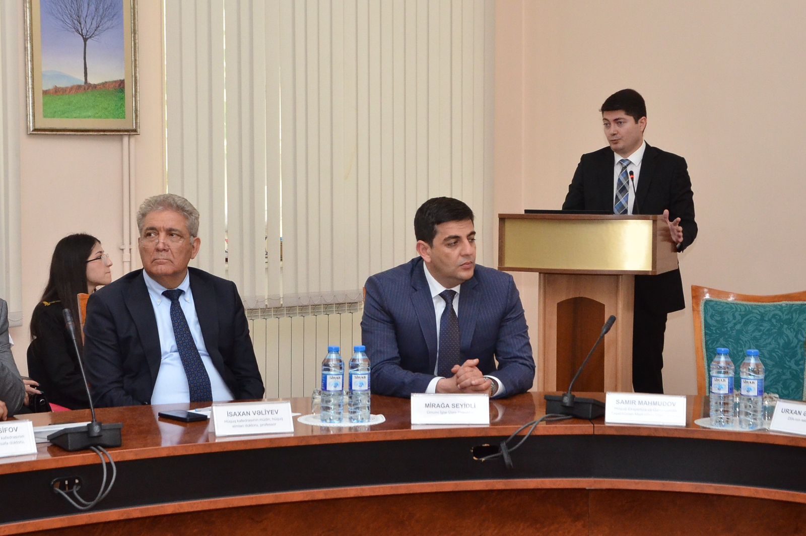 “Mülki qanunvericiliyin problem məsələləri” mövzusunda dəyirmi masa uğurla keçirildi