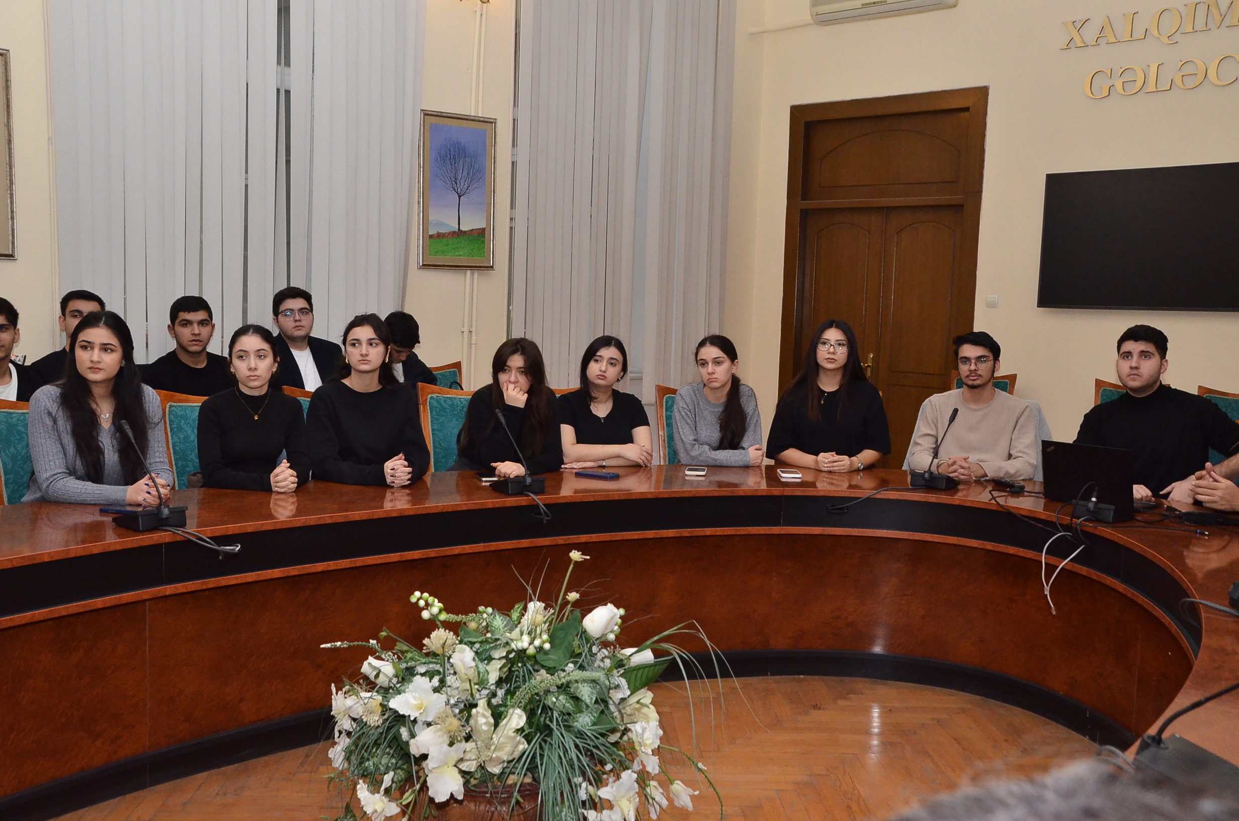 DİA-da “İdarəetmədə İnsan Resurslarının rolu: Seçim, inkişaf və motivasiya mexanizmləri” adlı təlim keçirilmişdir.