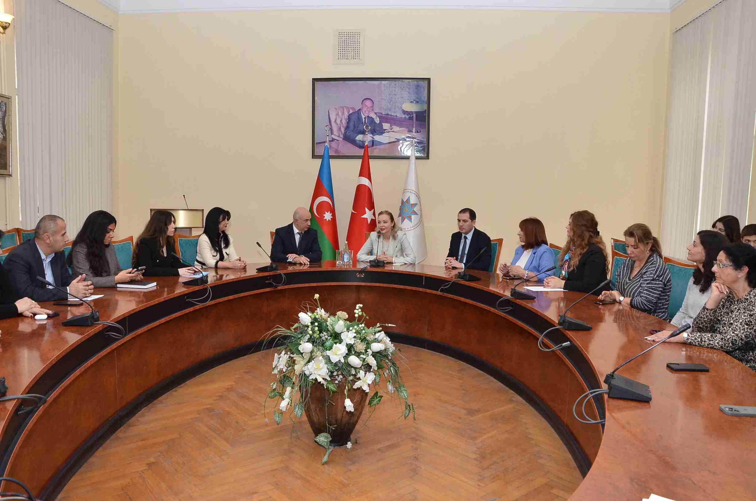 Tələbələrlə effektiv kommunikasiyanın qurulması” mövzusunda təlim keçirilmişdir