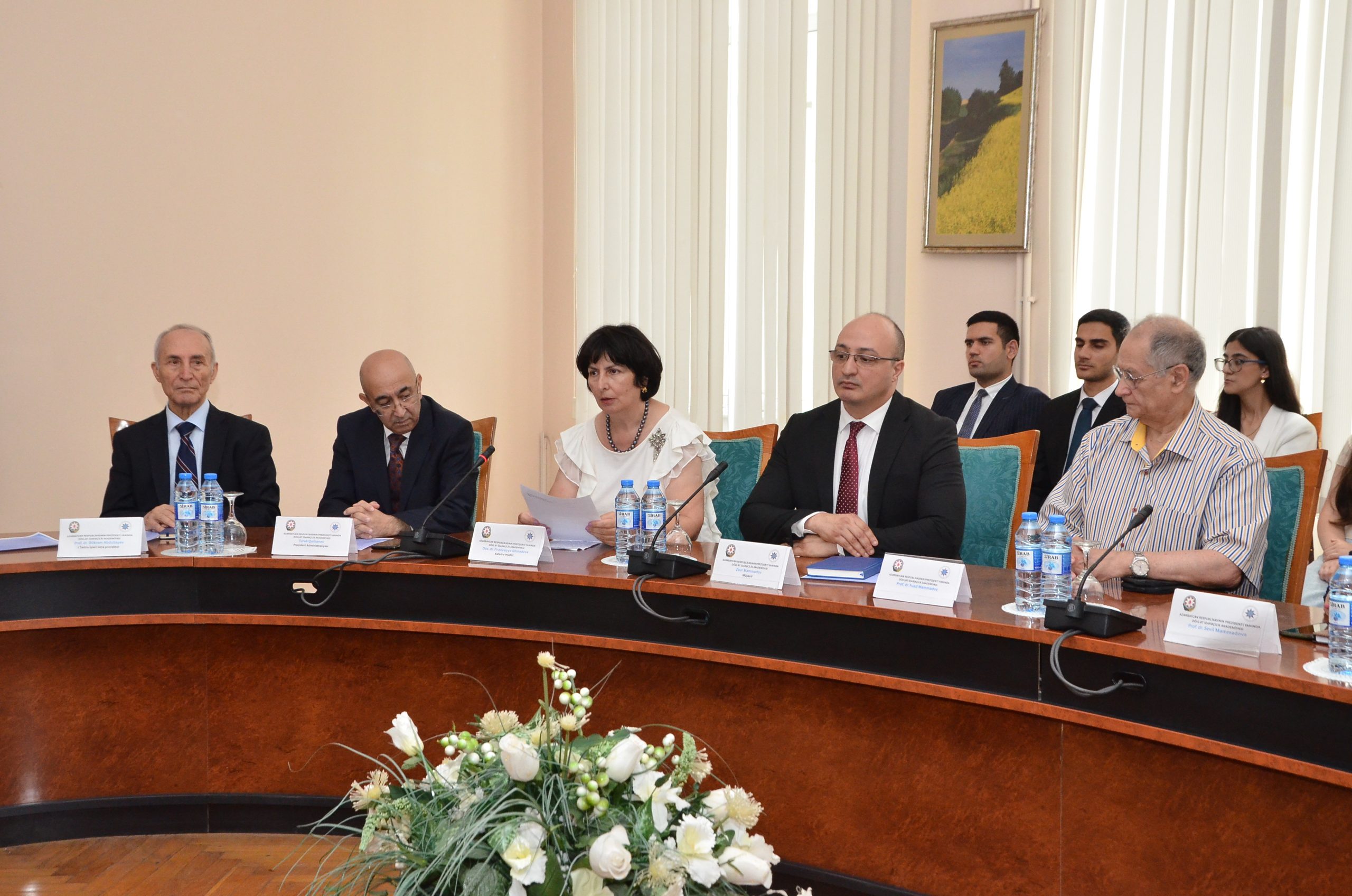 “Qərbi Azərbaycana qayıdış tarixi və beynəlxalq hüquqi kontekstdə” mövzusunda elmi-praktik dəyirmi masa keçirilib