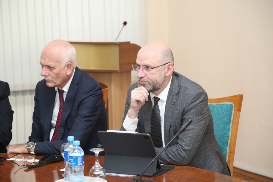 DİA-da Rusiya Prezidenti yanında Akademiyanın nümayəndə heyəti ilə görüş keçirilib