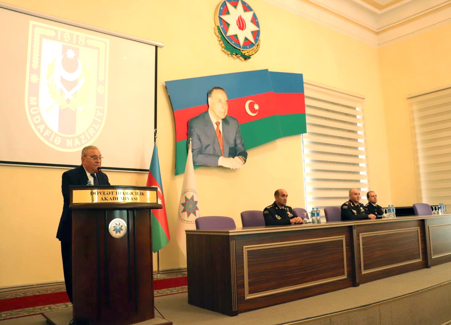 Dövlət İdarəçilik Akademiyasında Milli Müdafiə Universitetinin nümayəndə heyəti ilə görüş keçirilib