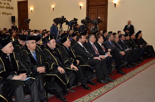 Gürcüstan Prezidentinə Dövlət İdarəçilik Akademiyasının fəxri doktoru adı verilib