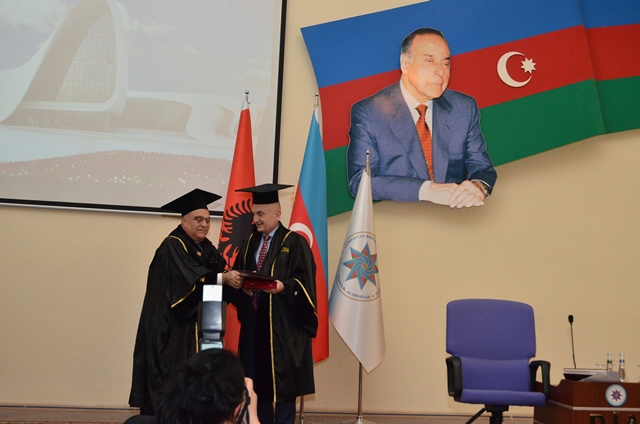 Albaniya Prezidentinə Dövlət İdarəçilik Akademiyasının fəxri doktoru adı verilib
