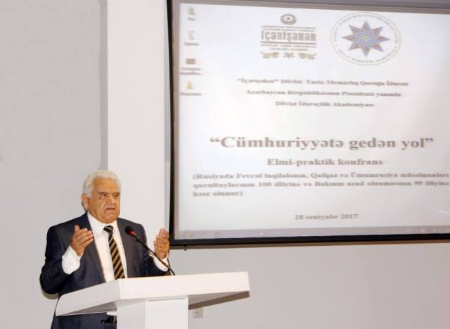 “Cümhuriyyətə gedən yol” mövzusunda konfransda elmi məruzələr dinlənilib