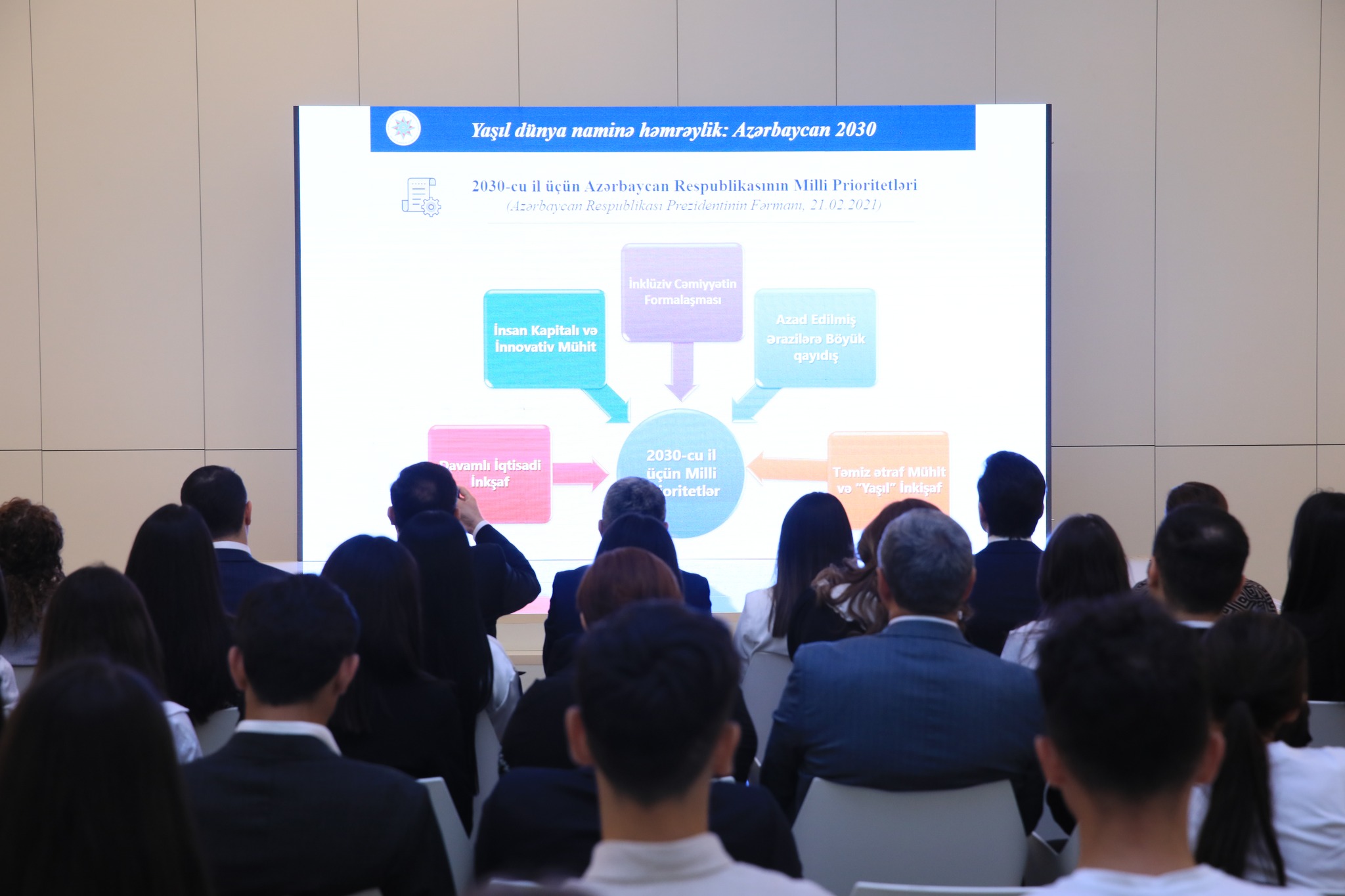 “Prezident İlham Əliyevin innovativ dövlət idarəçiliyi texnologiyaları: COP29-a aparan yol” mövzusunda təqdimat keçirilib