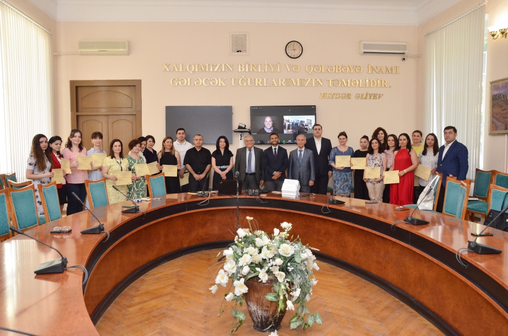 Xarici dildə tədris aparan 23 müəllimə sertifikat təqdim edilib