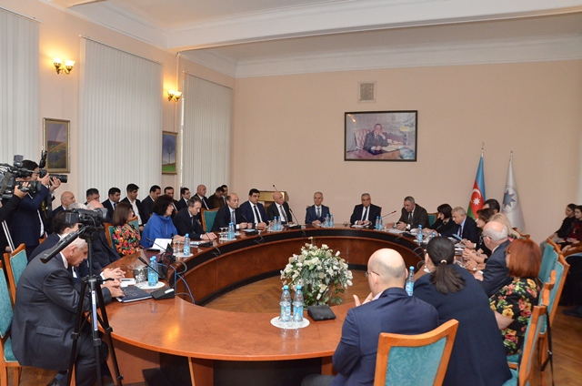 UNESKO üzrə Azərbaycan Milli Komissiyasının 25 illiyi ilə əlaqədar Dövlət İdarəçilik Akademiyasında dəyirmi masa keçirilib