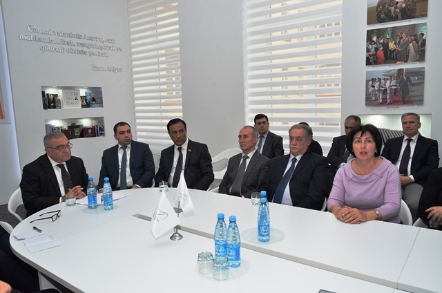 Dövlət İdarəçilik Akademiyasının nəzdində fəaliyyət göstərən “Heydər Əliyev Dövlət İdarəçilik Məktəbi”ndə ümummilli lider Heydər Əliyevin xatirəsinə həsr edilmiş anım tədbiri keçirilmişdir