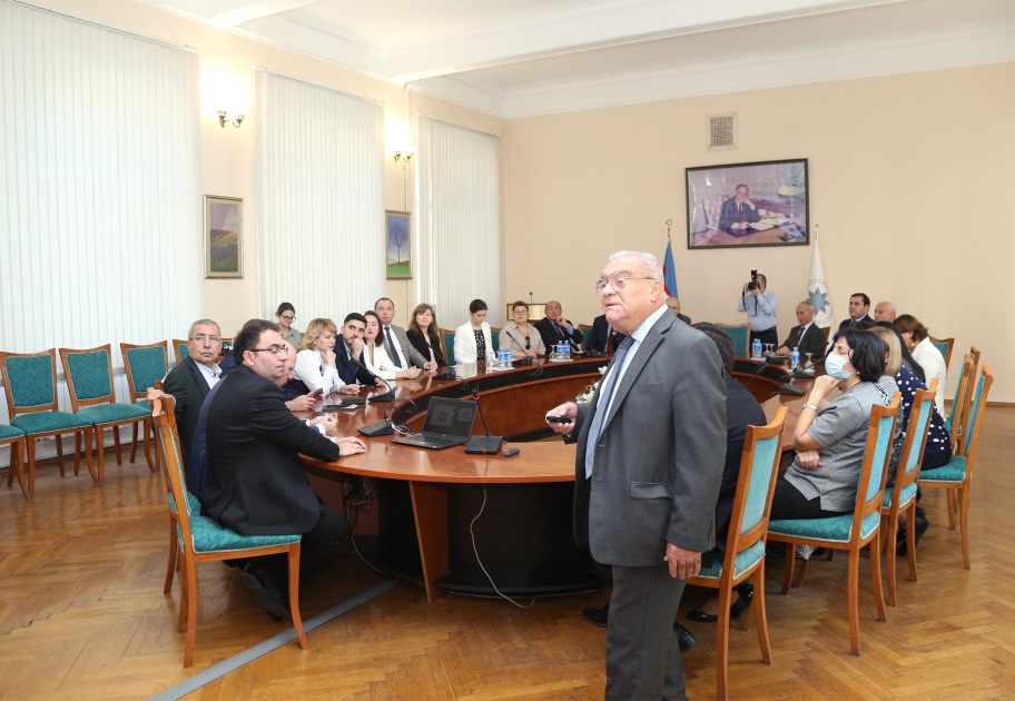 DİA-da Rusiya Prezidenti yanında Akademiyanın nümayəndə heyəti ilə görüş keçirilib