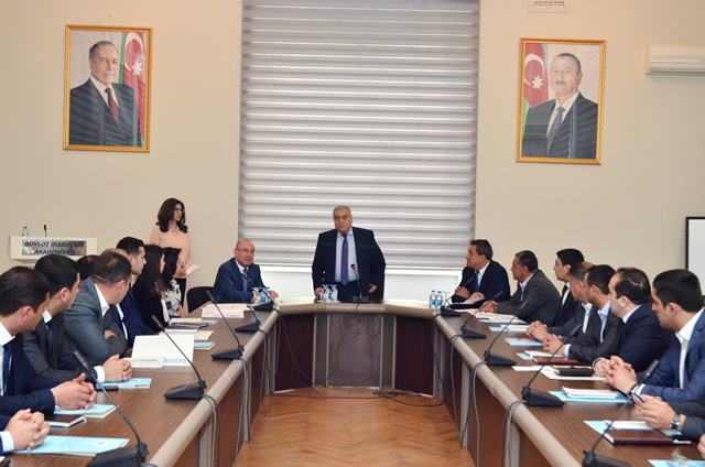 DİA-da “Dövlətin sosial siyasəti: mahiyyət, prioritetlər və həyata keçirilmə mexanizmləri” istiqaməti üzrə qısamüddətli ixtisasartırma kursu keçirilib