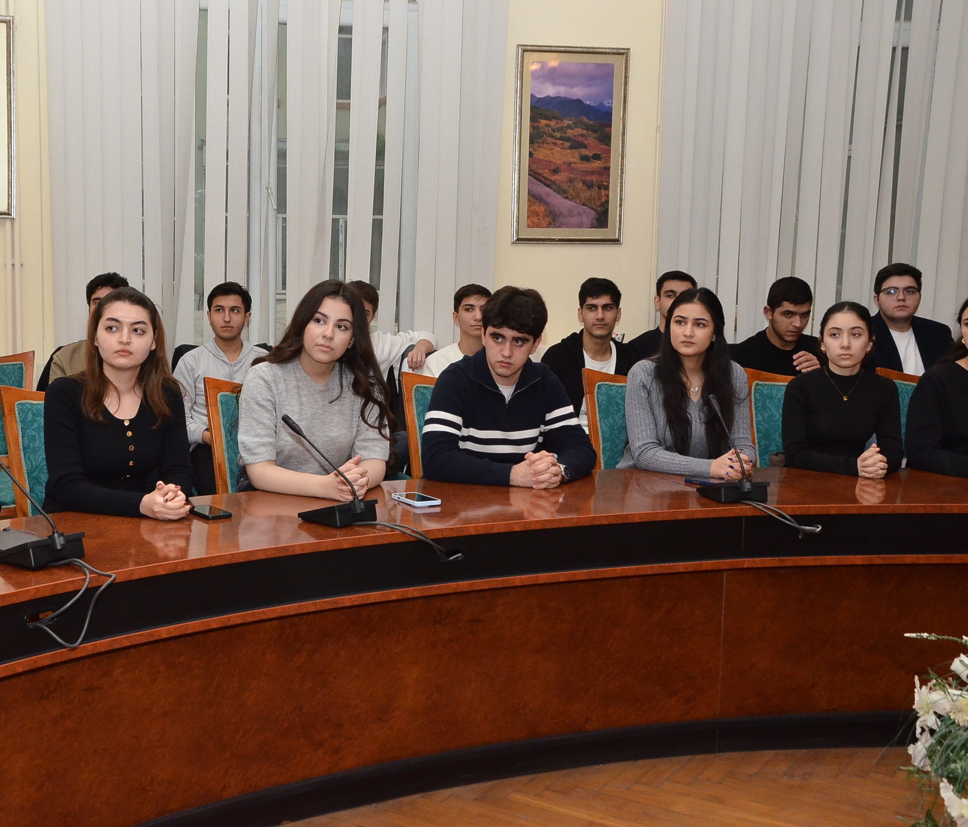 DİA-da “İdarəetmədə İnsan Resurslarının rolu: Seçim, inkişaf və motivasiya mexanizmləri” adlı təlim keçirilmişdir.