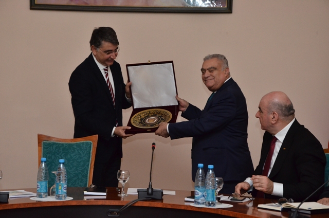 DİA-da "Regional davamlı inkişafın idarə edilməsində enerji və nəqliyyat" mövzusunda beynəlxalq konfrans keçirilib