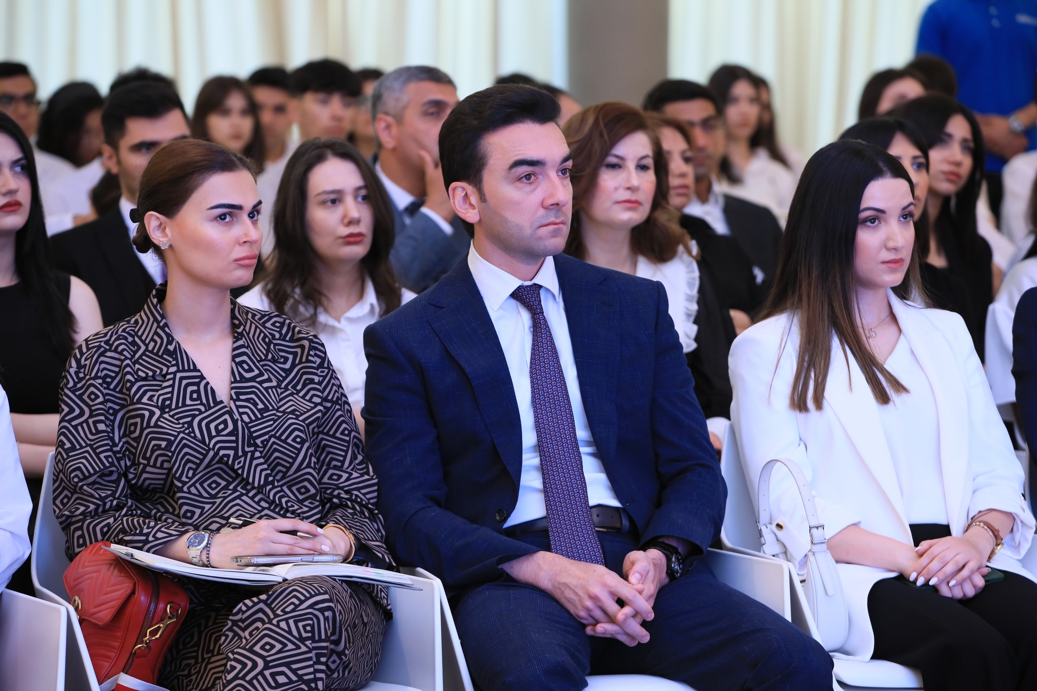 “Prezident İlham Əliyevin innovativ dövlət idarəçiliyi texnologiyaları: COP29-a aparan yol” mövzusunda təqdimat keçirilib