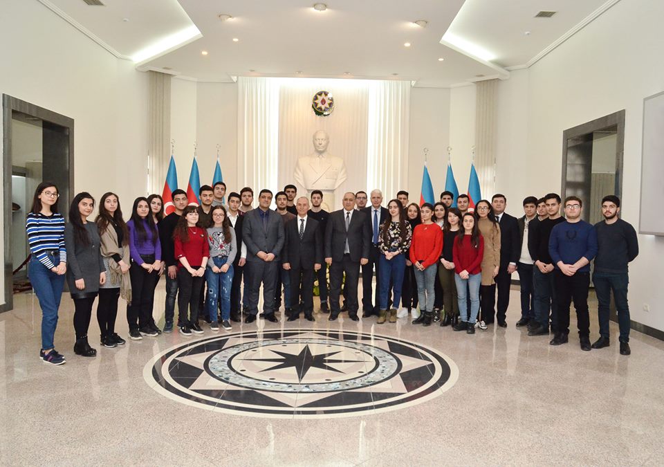 DİA tələbələri "Şöhrət" muzeyinə ekskursiya ediblər