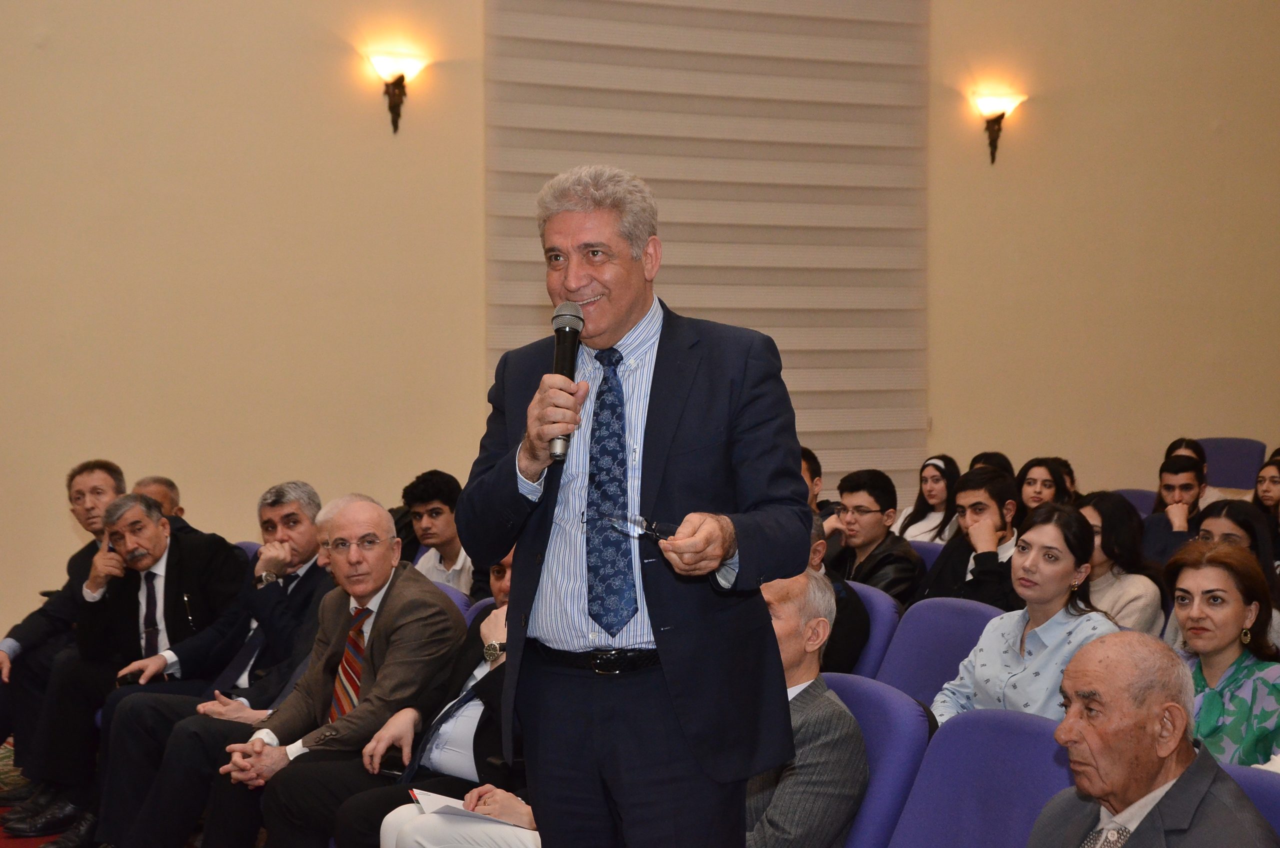 Dövlət İdarəçilik Akademiyasında “Postmünaqişə dövründə Azərbaycanla Ermənistan arasında problemlərin tənzimlənməsi: mövcud reallıqlar və beynəlxalq hüquq” mövzusunda tədbir keçirilib