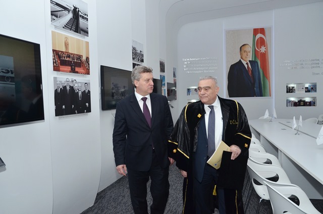 Makedoniya Prezidentinə Dövlət İdarəçilik Akademiyasının fəxri doktoru adı verilib