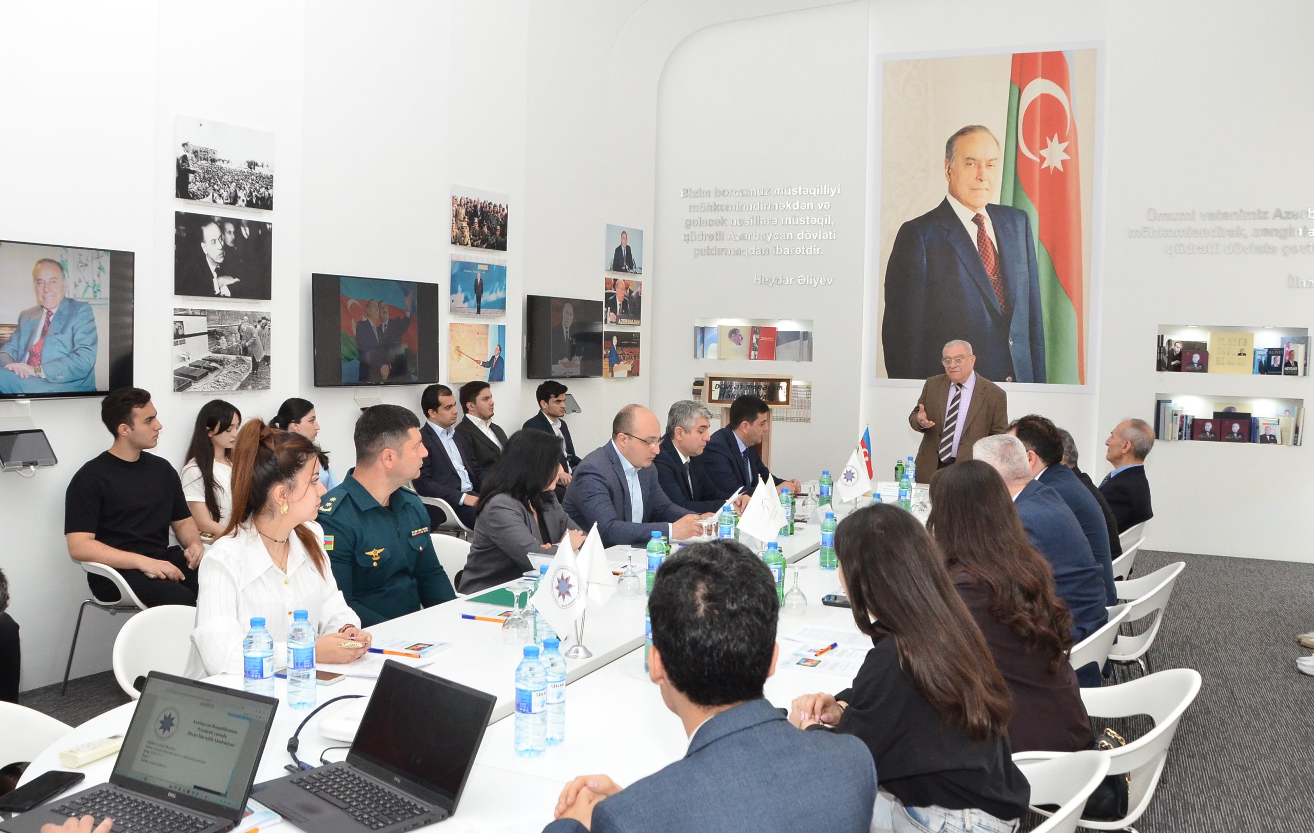 Dövlət İdarəçilik Akademiyasında “Ümummilli lider Heydər Əliyev Azərbaycan Respublikasının Konstitusiyasının müəllifi kimi” mövzusunda konfrans keçirilib