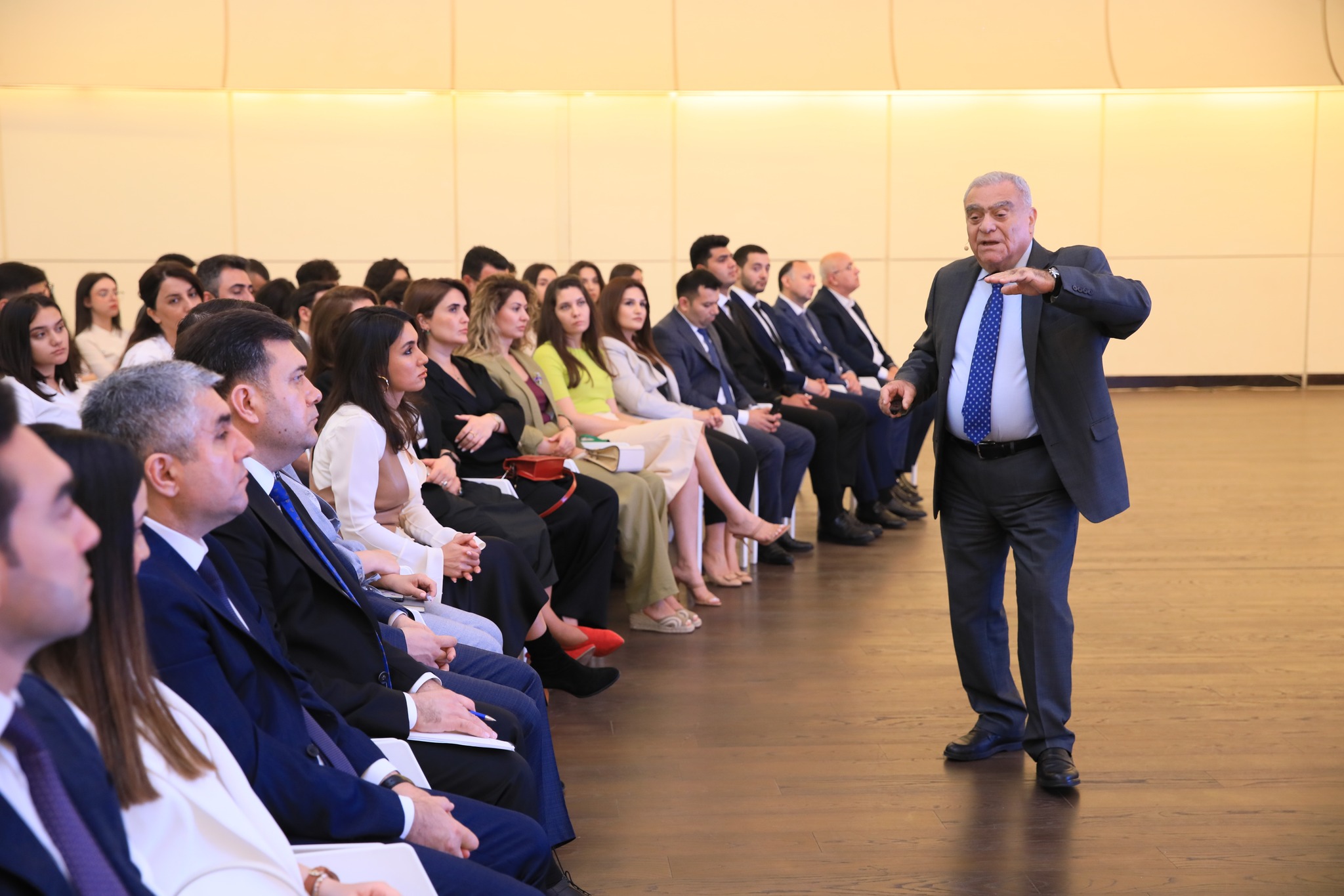 “Prezident İlham Əliyevin innovativ dövlət idarəçiliyi texnologiyaları: COP29-a aparan yol” mövzusunda təqdimat keçirilib