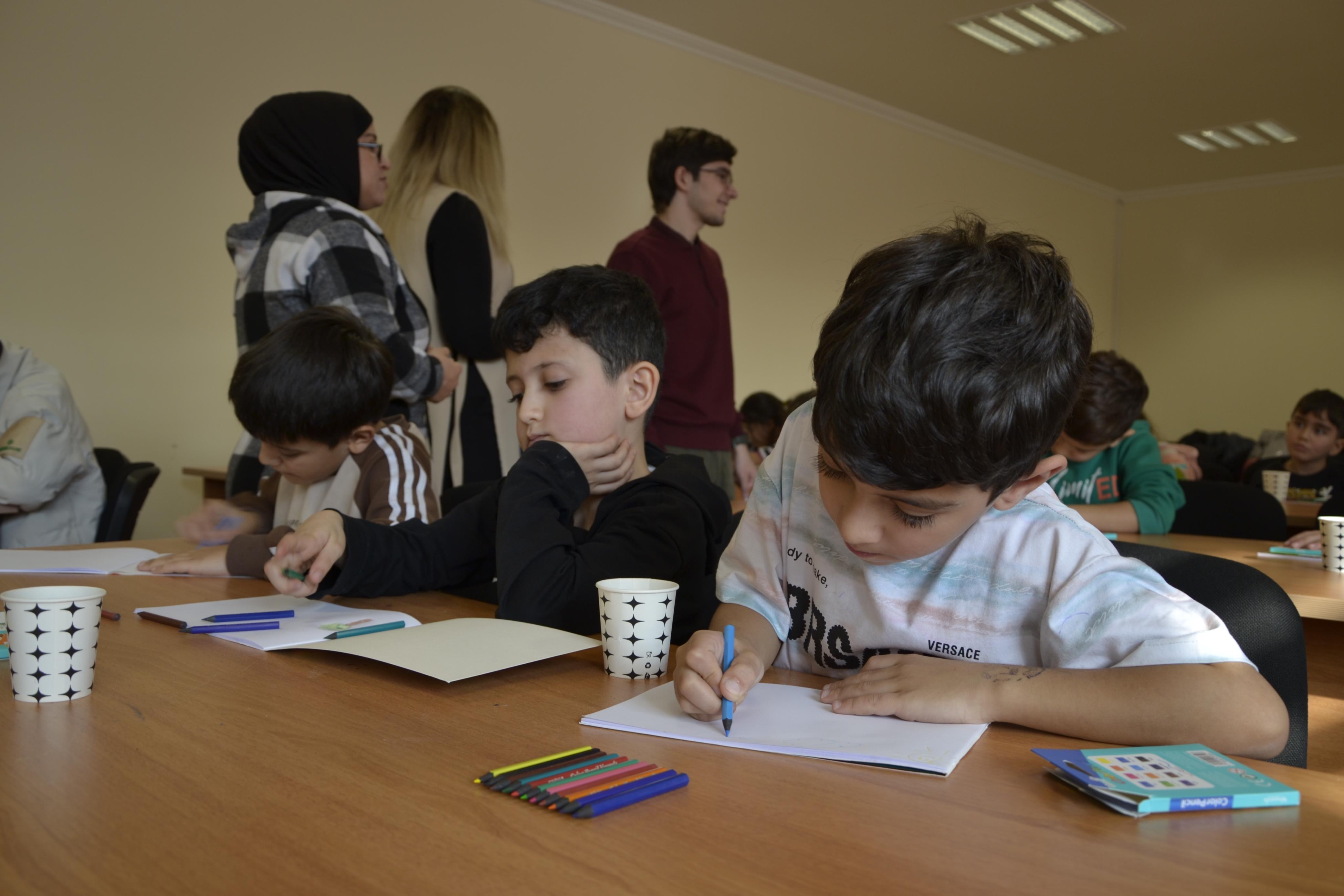 Müəllim və tələbələrimiz internat məktəbində şagirdlərlə görüşmüşlər