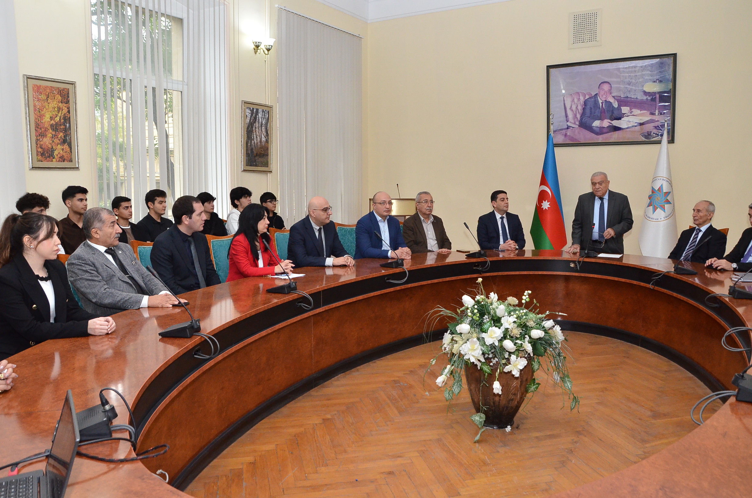 Dövlət İdarəçilik Akademiyasında müstəqilliyin bərpasının 34-cü ildönümünə həsr olunmuş dəyirmi masa keçirilib