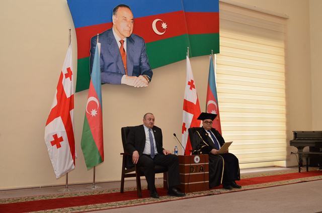 Gürcüstan Prezidentinə Dövlət İdarəçilik Akademiyasının fəxri doktoru adı verilib