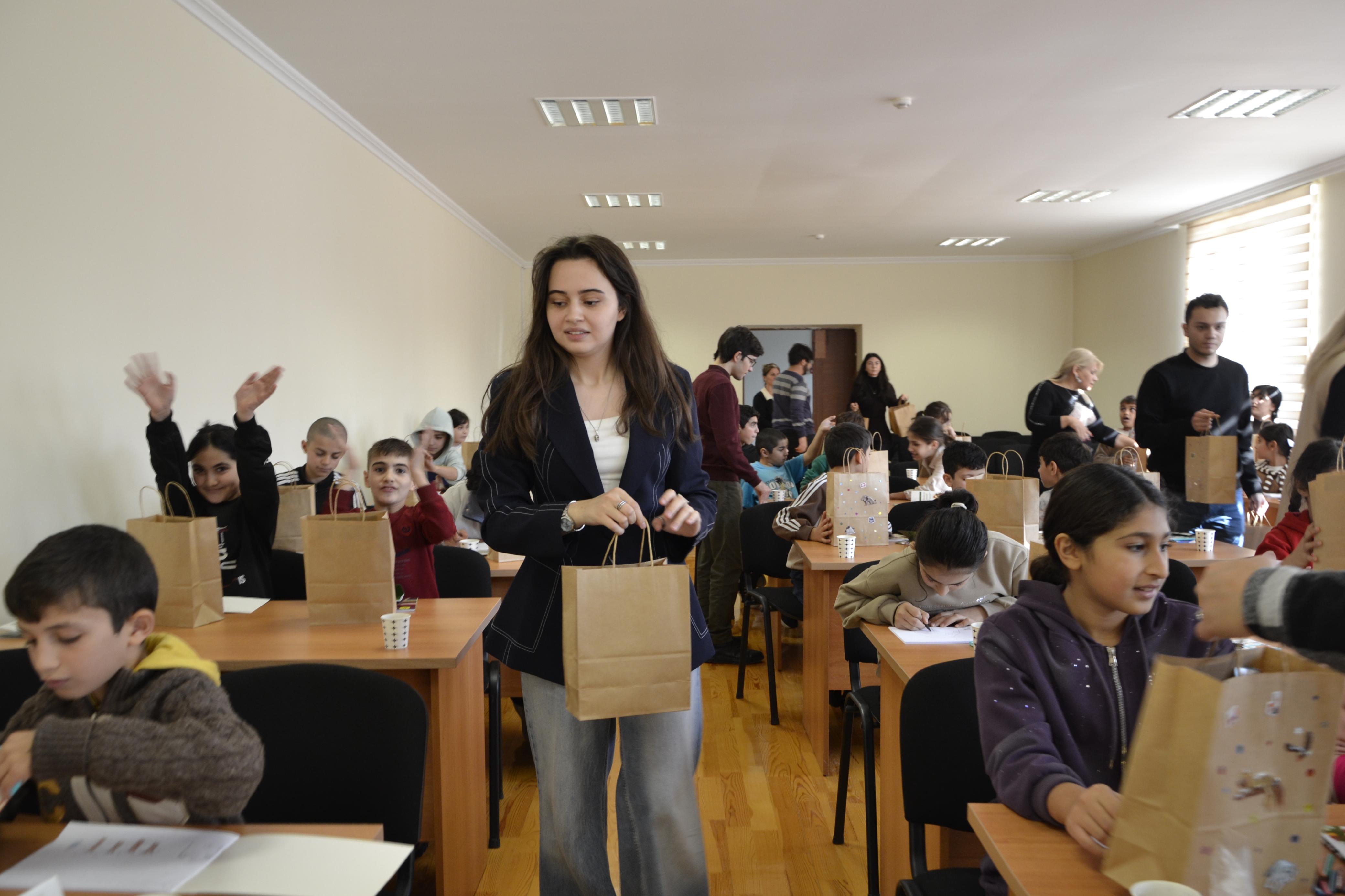 Müəllim və tələbələrimiz internat məktəbində şagirdlərlə görüşmüşlər