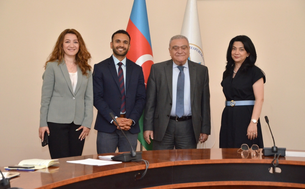 Xarici dildə tədris aparan 23 müəllimə sertifikat təqdim edilib