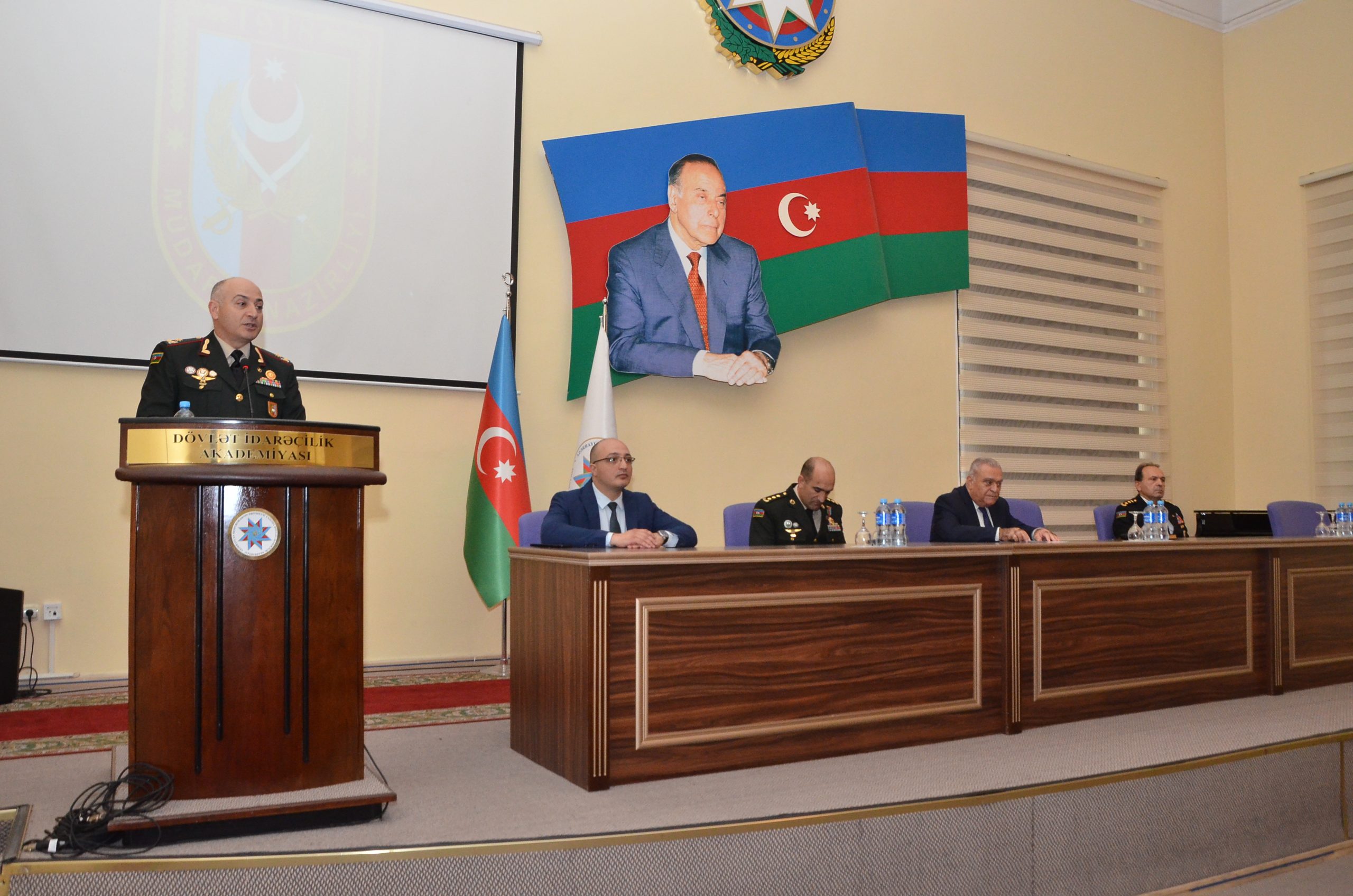 Dövlət İdarəçilik Akademiyasında Milli Müdafiə Universitetinin nümayəndə heyəti ilə görüş keçirilib