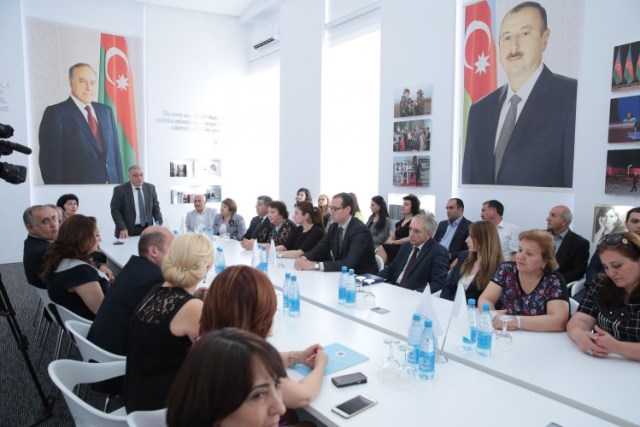 Dövlət İdarəçilik Akademiyasında Respublika Gününə həsr olunmuş “dəyirmi masa”