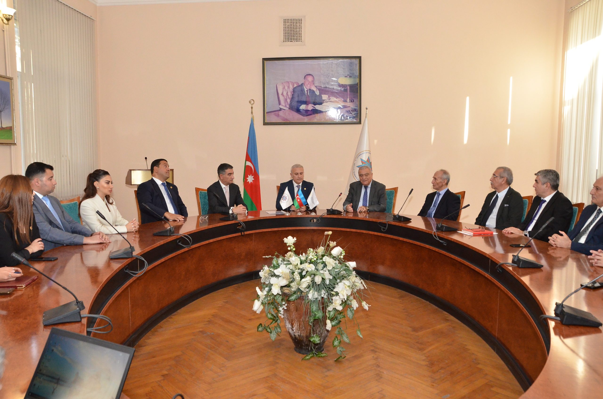 Dövlət İdarəçilik Akademiyası və İqtisadiyyat Nazirliyi yanında Antiinhisar və İstehlak Bazarına Nəzarət Dövlət Xidməti arasında əməkdaşlığa dair memorandum imzalanıb