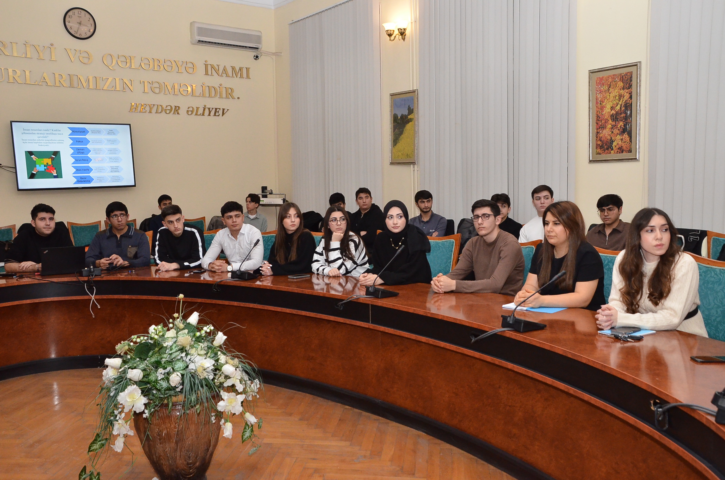 DİA-da “İdarəetmədə İnsan Resurslarının rolu: Seçim, inkişaf və motivasiya mexanizmləri” adlı təlim keçirilmişdir.